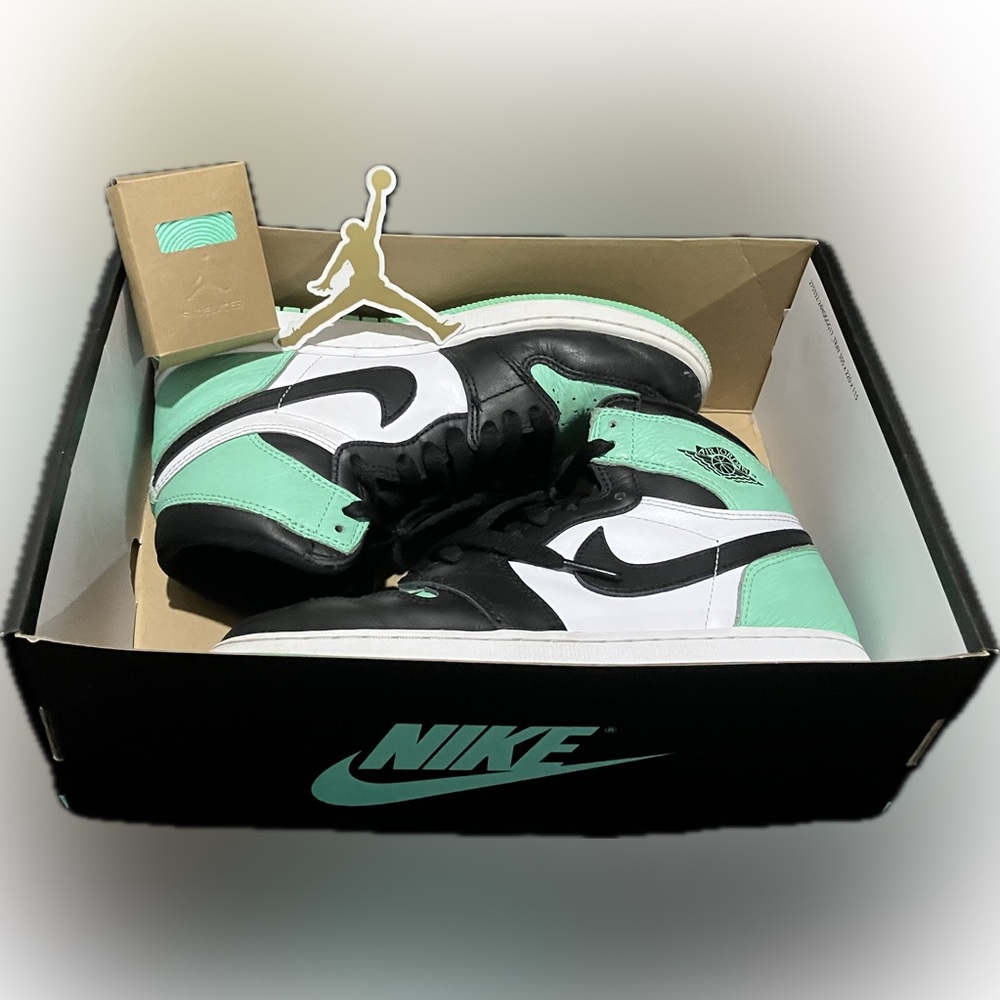Nike Jordan 1 Retro OG Green-Glow 6Y GS